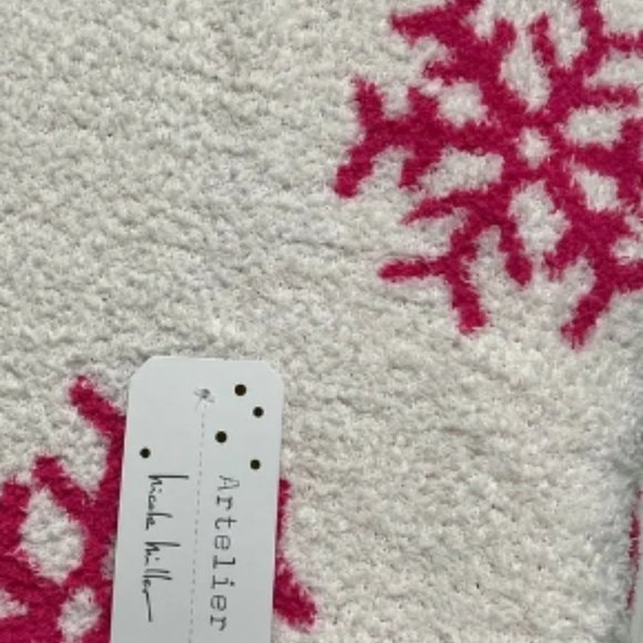 Nicole Miller Other - Last one! Nicole Miller Hot Pink reversible  snowflake viral blanket: